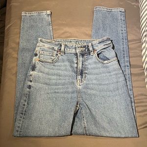 American Eagle high wasted mom jeans. Size 2 regular.